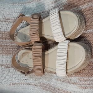 Dolce vita tan and cream platform sandal sz 9.5 NWOT